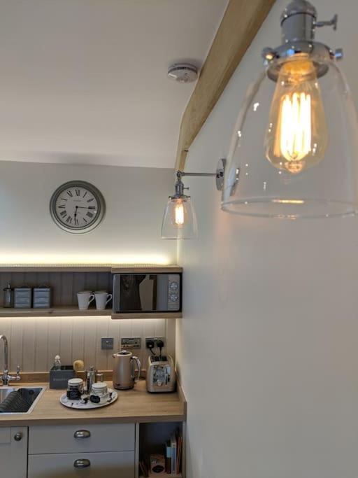 Barley - Cosy Stylish Apartment - Easy Access To Bath And Many Nearby Attractions Box  Zewnętrze zdjęcie
